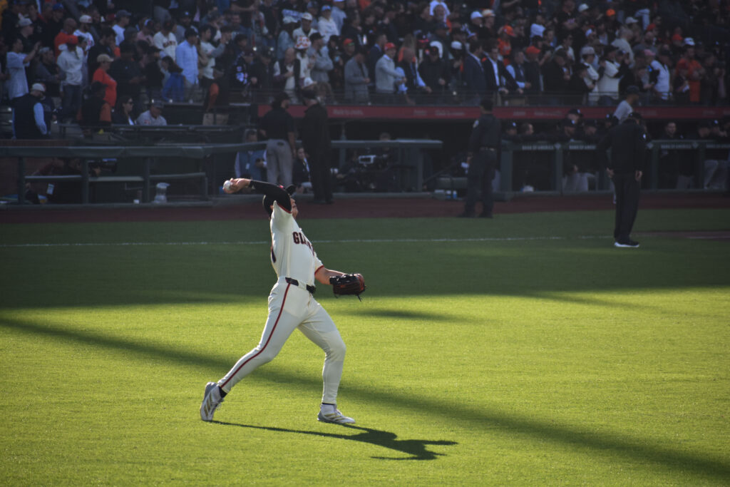 Jung Hoo Lee fields a ball in right field.