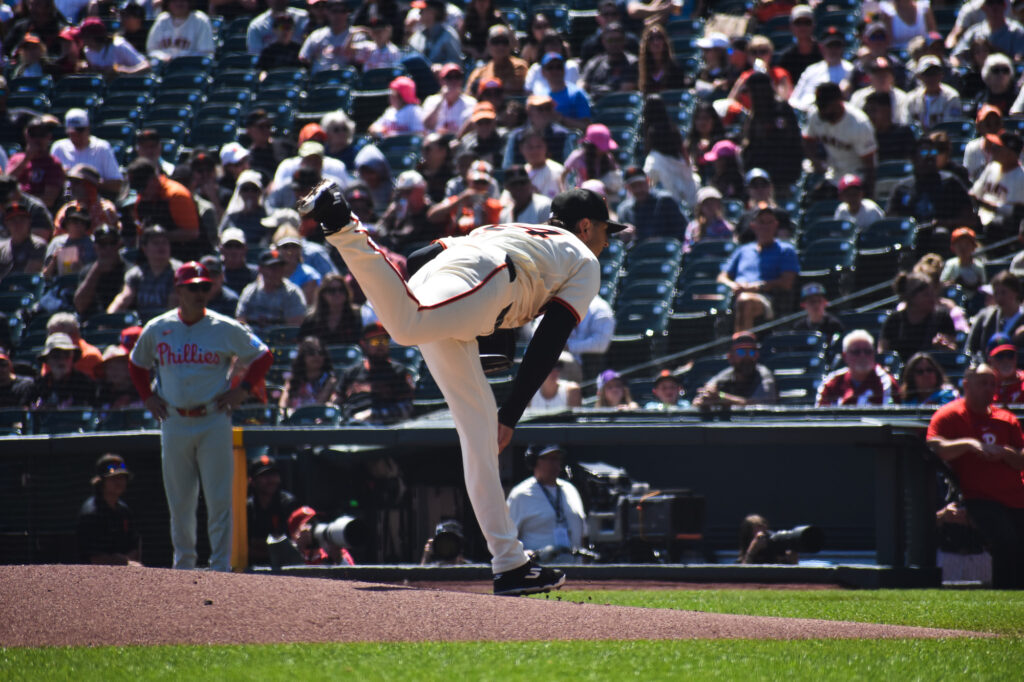 Tyler Mahle pitching